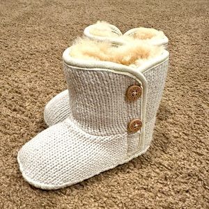 NWOT - Baby Uggs - Size 4/5 - Perfect for the winter!
